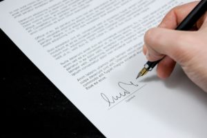 서류들 서명 - 뉴질랜드 주택 융자